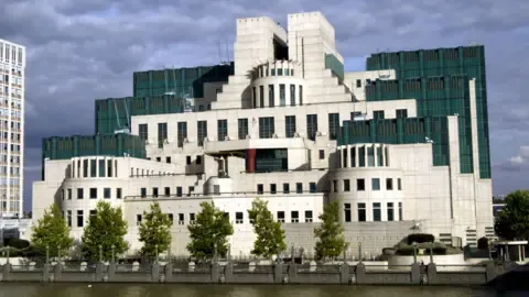MI6 Introduces Deep Web Gateway to Attract Agents in the Russian Federation